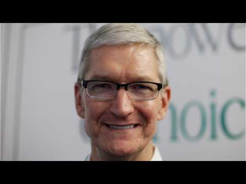 VIDEO : Apple CEO Tim Cook Takes Stage At LGBTQ Fest