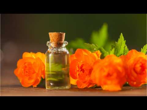 VIDEO : St. Ives Apricot Scrub Releases Nostalgia-Fueled Fragrance