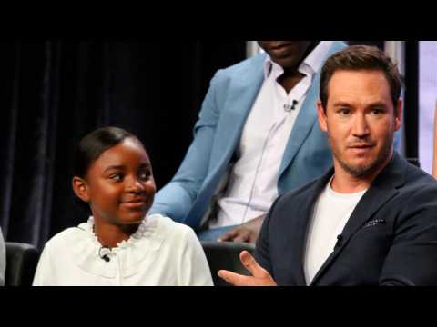 VIDEO : Mark-Paul Gosselaar's New Co-star Is Watching Saved By The Bell For Acting Tips