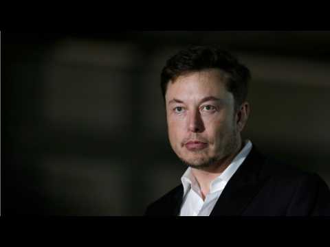 VIDEO : Elon Musk' Plays Favorite Videos Games During Free Time