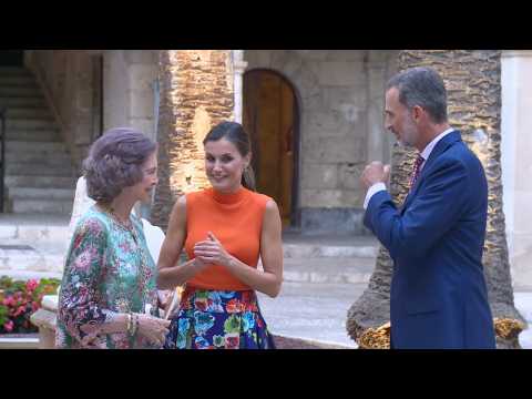 VIDEO : La Reina Letizia y Doa Sofa derrochan complicidad