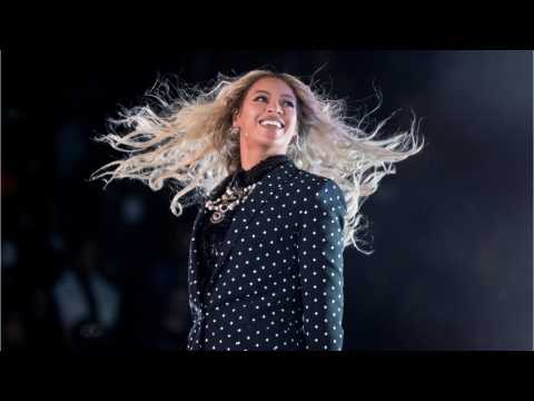 VIDEO : Beyonc?s Hairstylist Gave Her An Epic Waist Length Braid