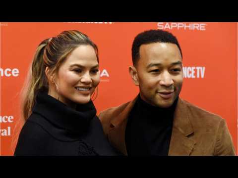 VIDEO : Chrissy Teigen Reacted To Seeing 'Crazy Rich Asians' With Her Daughter