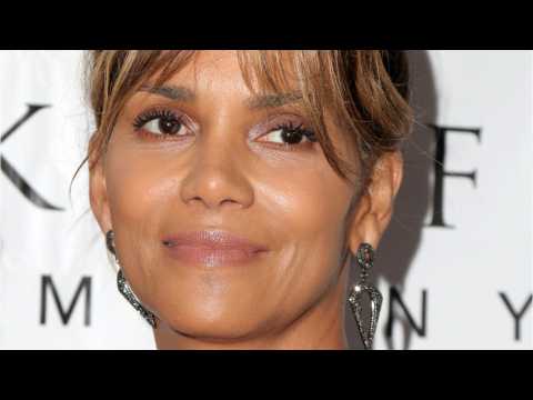 VIDEO : Halle Berry Reacts: Prince Harry Had Poster In Dorm
