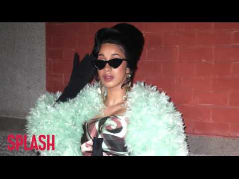VIDEO : Cardi B strips naked 6 weeks after giving birth