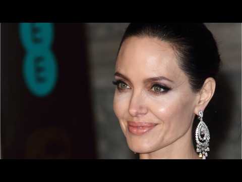 VIDEO : Angelina Jolie Dumps Divorce Lawyer Amid Custody Battle With Brad Pitt