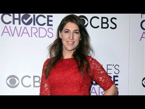 VIDEO : 'The Big Bang Theory's Mayim Bialik Credits Trump For Fan Theory