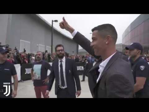 VIDEO : Cristiano Ronaldo y Georgina aterrizan en Turn para comenzar su nueva vida