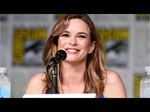 VIDEO : Flash Star Danielle Panabaker To Direct Upcoming Episode