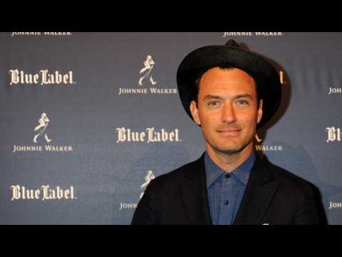 VIDEO : Jude Law Tells Fans To Be Patient With Dumbledore's Sexuality