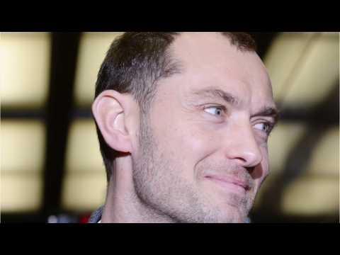 VIDEO : Jude Law Teases Dumbledore Role