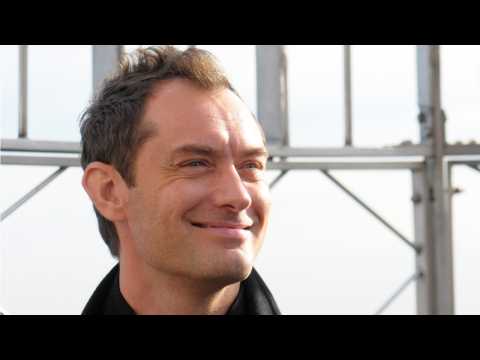 VIDEO : Jude Law Explains Why Dumbledore Won?t Be ?Explicitly? Gay In ?Fantastic Beasts? Sequel