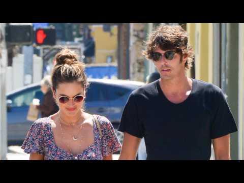 VIDEO : Alessandra Ambrosio Spotted Kissing New BF