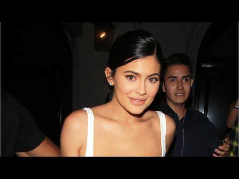 VIDEO : Kylie Jenner Makeup Free!