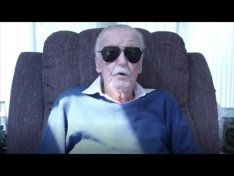 VIDEO : Stan Lee Eases Worries About His Hand Injury