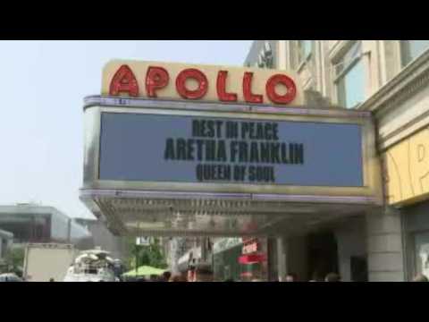 VIDEO : Fans Gather In New York, LA To Mourn Aretha Franklin