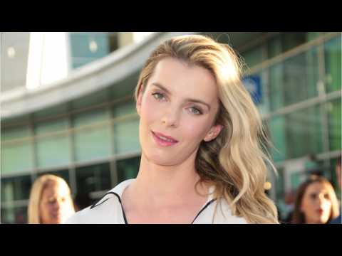 VIDEO : Betty Gilpin On The Refreshing Demands Of 'GLOW'