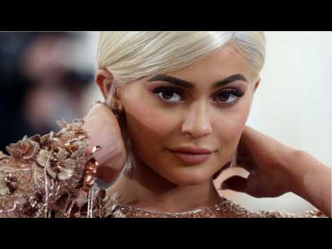 VIDEO : Kylie Jenner Can Earn Up To $1 Million For A Single Instagram Post