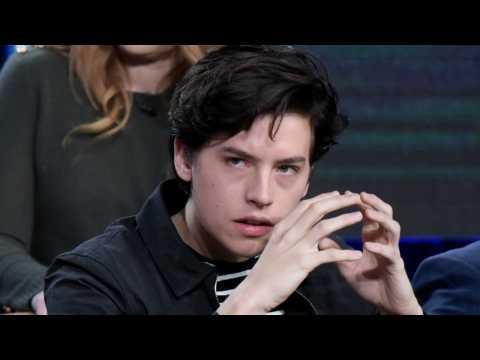 VIDEO : Lili Reinhart Trolled BF Cole Sprouse