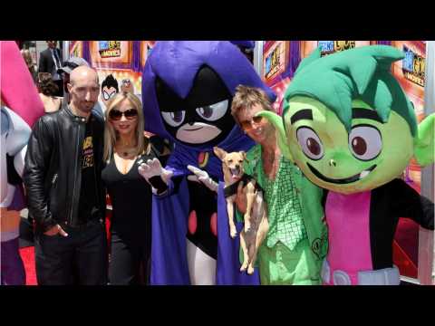 VIDEO : Actress Tara Strong Buys Tickets For Teen Titans Movie For Family Of Fans