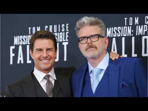 VIDEO : Tom Cruise Performs All Of His Own Stunts?