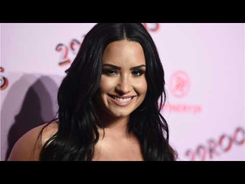 VIDEO : Demi Lovato Enters Rehab
