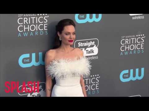 VIDEO : Angelina Jolie pulls out of Come Away