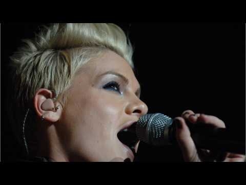VIDEO : Pink Cancels 4th Straight Concert