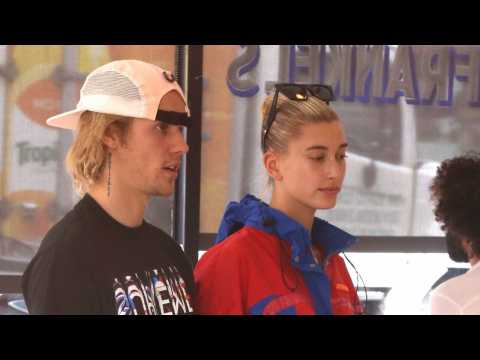 VIDEO : Justin Bieber And Hailey Baldwin Have Fans Worried