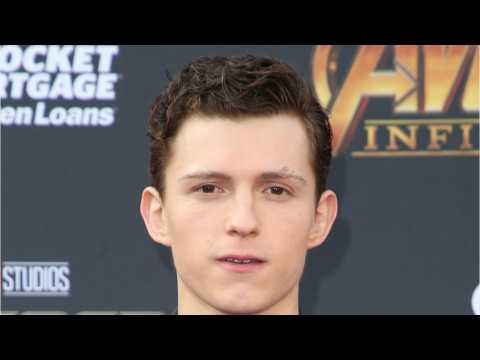 VIDEO : It's Confirmed! Tom Holland Can't Keep A Secret
