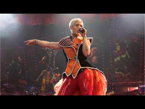 VIDEO : P!nk Hospitalized