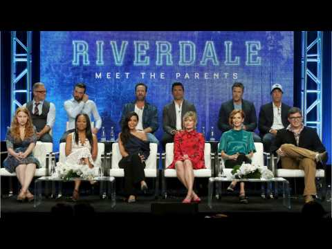 VIDEO : Black Hood Is Sticking Around ?Riverdale' (1)