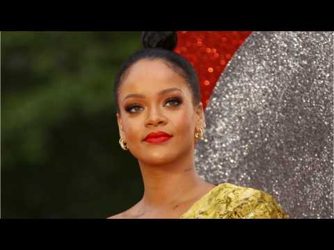 VIDEO : Rihanna's Beautiful Bridesmaid Dress