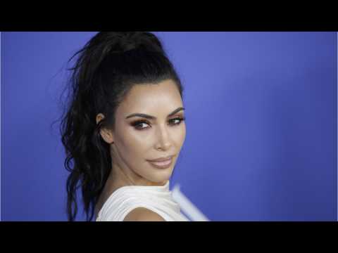 VIDEO : Kim Kardashian Rocks Green Neon To 2 Chainz's Wedding