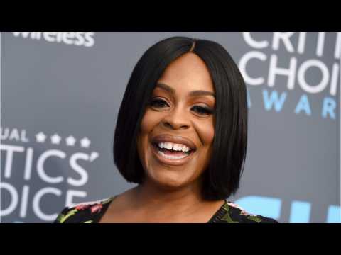 VIDEO : Niecy Nash Lands Late-Night Show On TNT