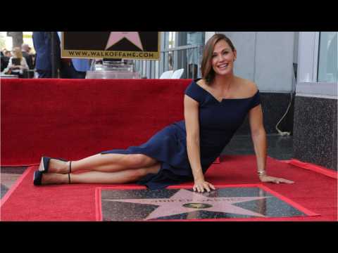 VIDEO : Ge==Jennifer Garner?s Kids Make Appearance At Walk Of Fame Ceremony