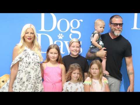 VIDEO : Tori Spelling Shows Off Toned Abs One Year After Welcoming Fifth Child