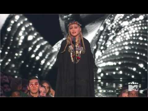 VIDEO : Backlash Over Madonna's Aretha Franklin Tribute
