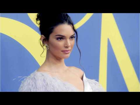 VIDEO : People Drag Kendall Jenner For Insensitive Comments