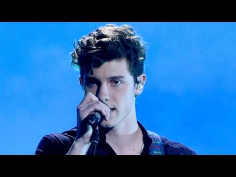 VIDEO : Mendes Headlines Rolling Stone Event