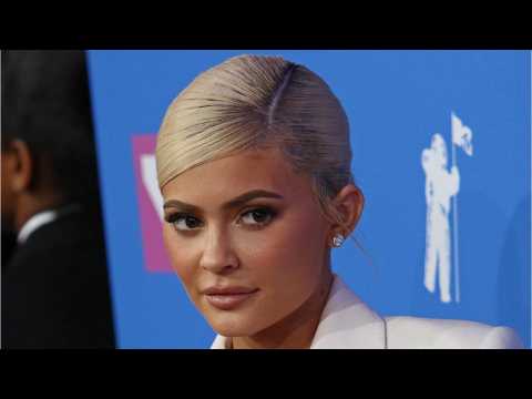 VIDEO : Kylie Cosmetics At Ulta
