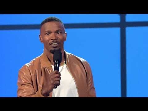 VIDEO : Jamie Foxx Says Sister Keeps Him Grounded