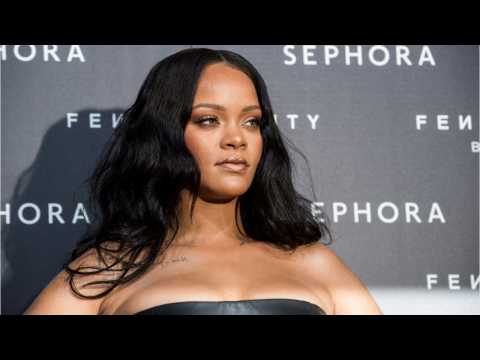 VIDEO : Rihanna Teased An Upcoming Fenty Beauty Product... Last Year?