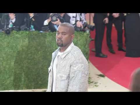 VIDEO : Kanye West Is Really Leaning Into Those Sandal Jokes