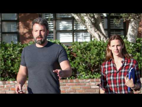 VIDEO : Affleck & Garner Still Divorcing
