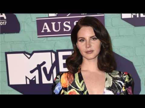 VIDEO : Lana Del Rey Postpones Appearance In Israeli Music Festival