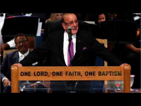 VIDEO : Clive Davis Pays Tribute To ?The Ultimate Natural Woman?
