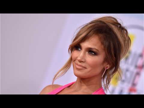 VIDEO : Jennifer Lopez Sports New Look