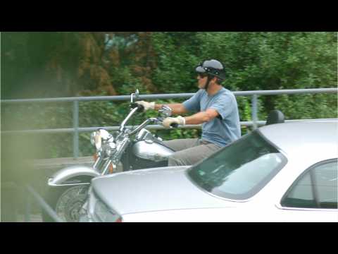 VIDEO : George Clooney Quits Motorcycle Riding