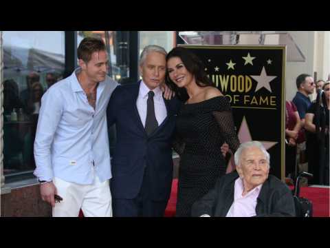 VIDEO : Michael Douglas' Receives Hollywood Walk Of Fame Star